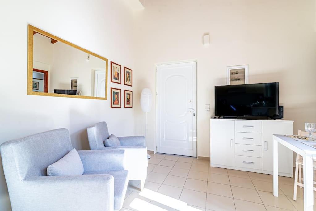 Cozy Apartment In The Heart Of City Center Iraklion Buitenkant foto